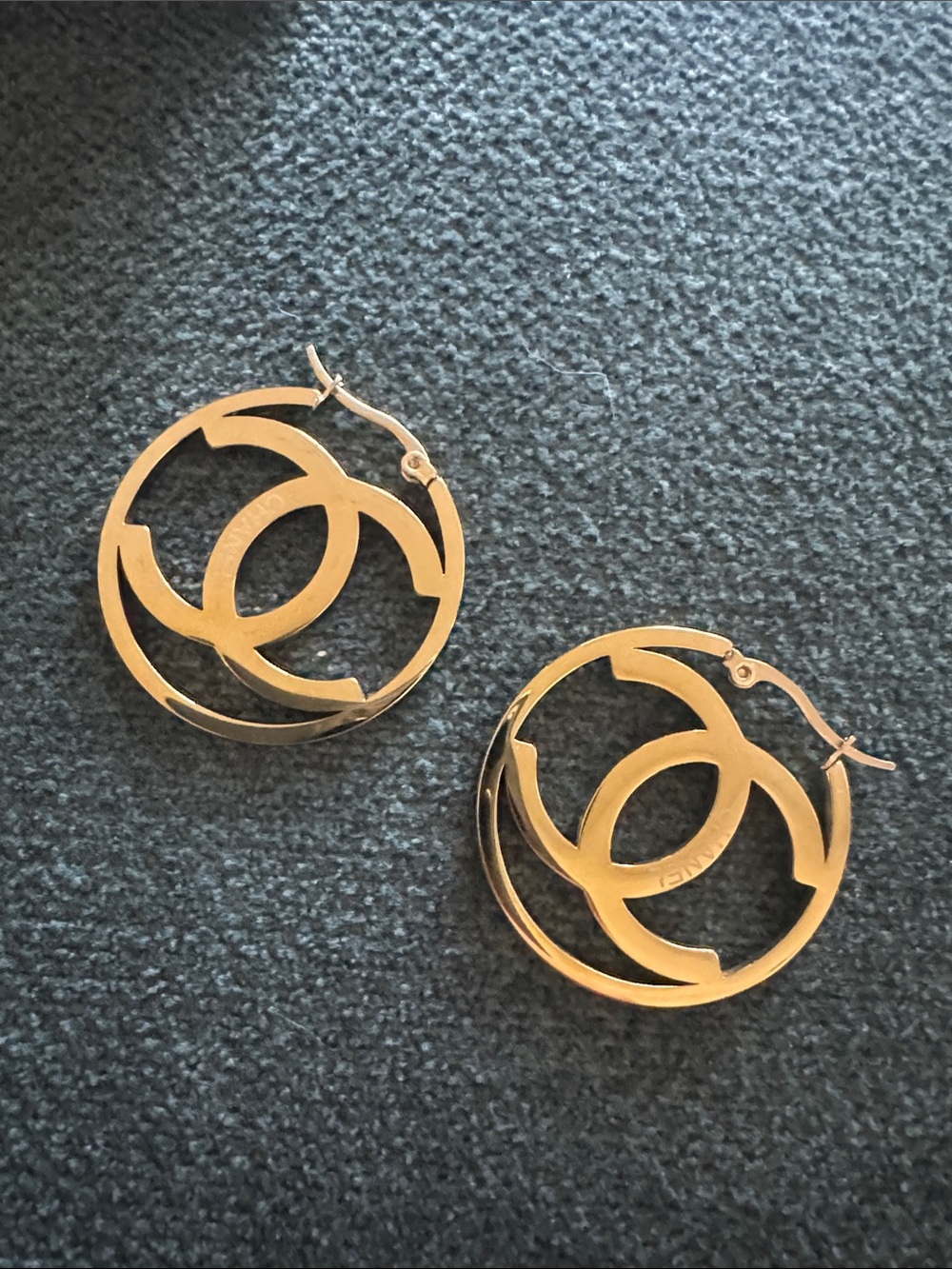 Fashion  jewelry Gold Interlocking Circle Hoop Earrings
